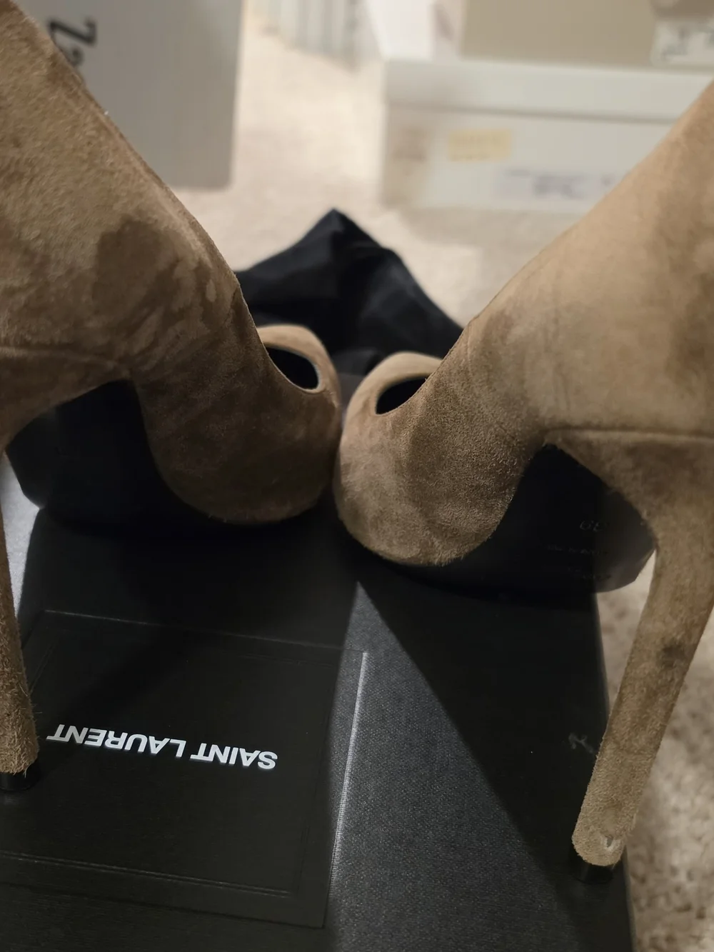 Saint Laurent Women’s Brown Suede Pointed-Toe Pumps - Picture 4 of 15